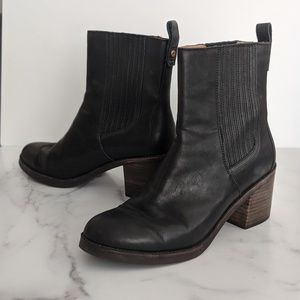 UGG Black Leather Camden Ankle Bootie Chelsea Boot